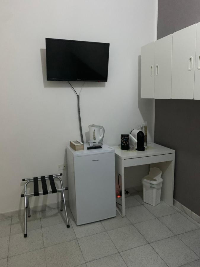 Bedroom low cost di Elisa Quartucciu Exterior foto